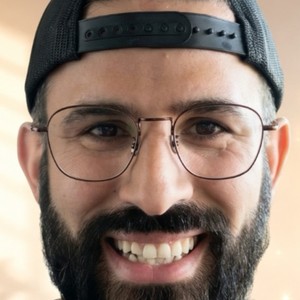 גל צחייק, מאמן ומרצה בתחום ההתפתחות האישית
